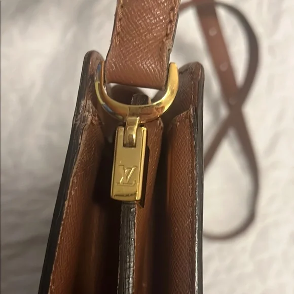 She’s Turning 30! Vintage 1996 Louis Vuitton Courcelles Monogram Crossbody Bag - Picture 3 of 11